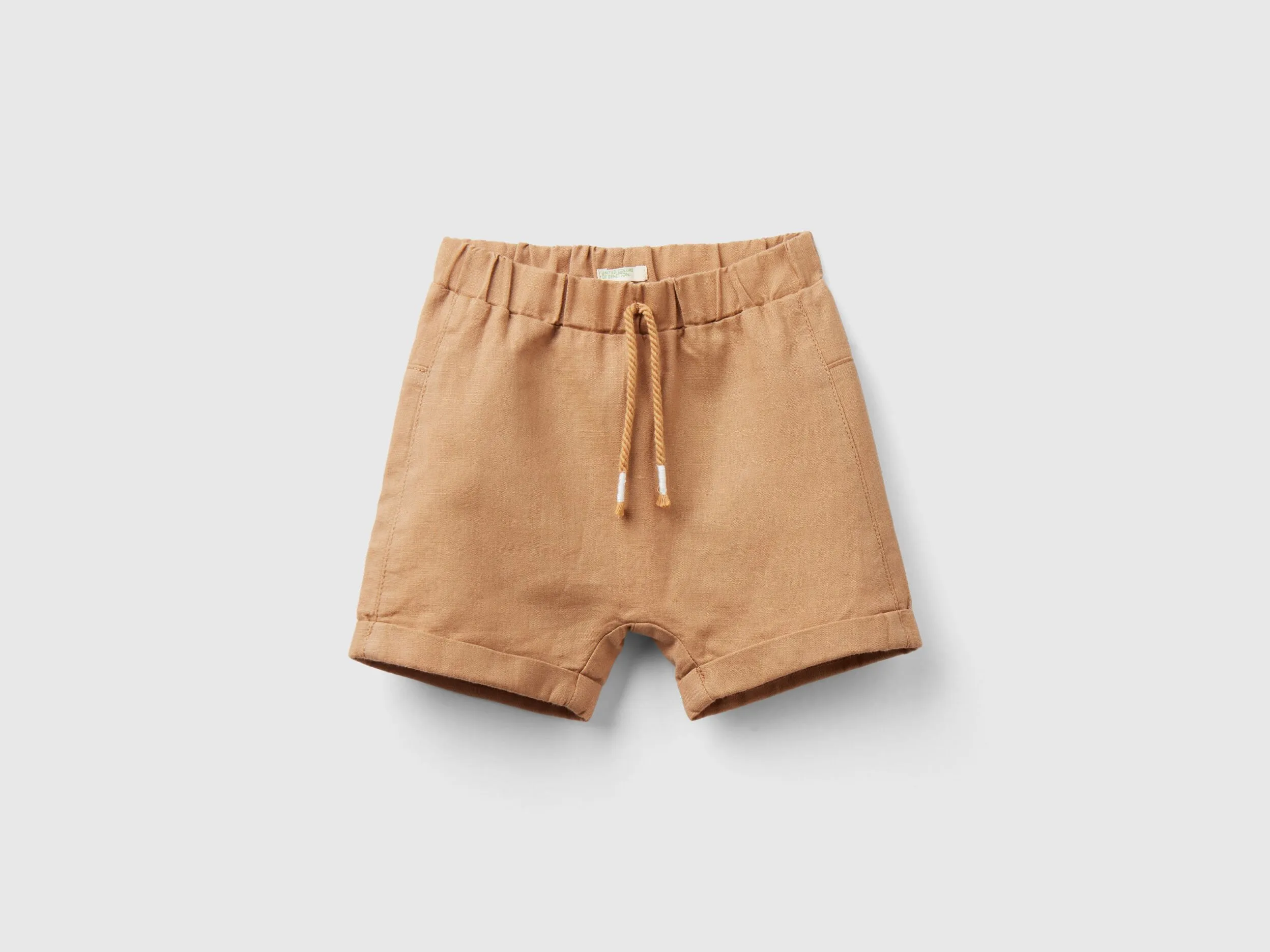Pantalón corto de lino mixto