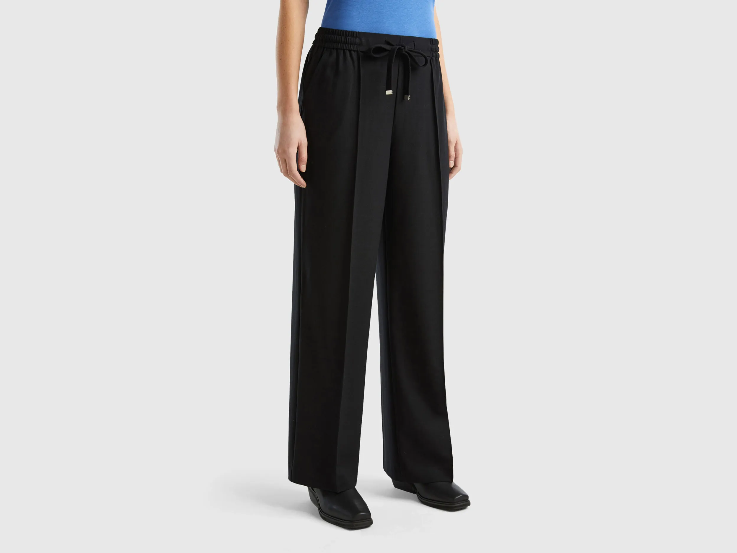 Pantalón fluido con cordón