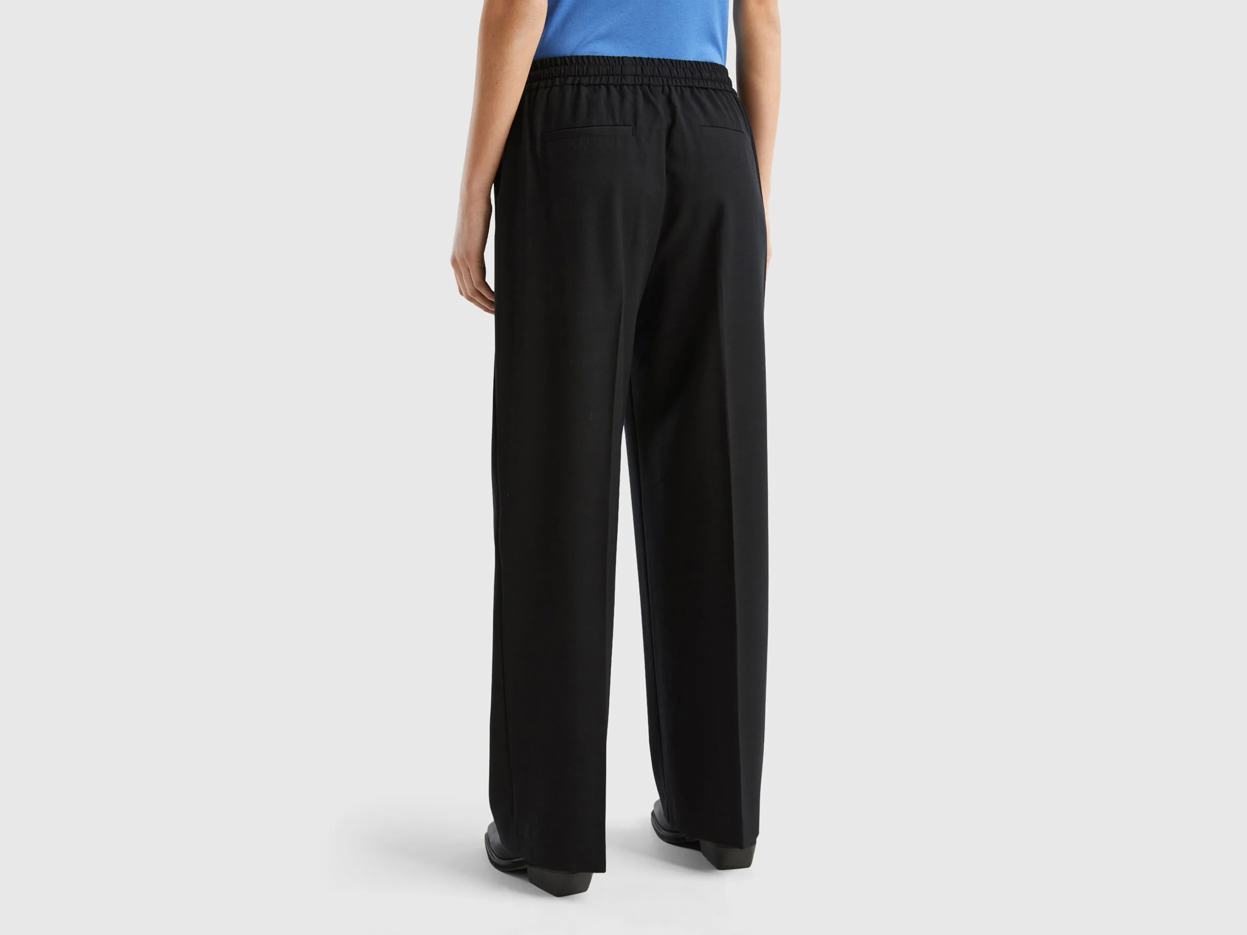 Pantalón fluido con cordón