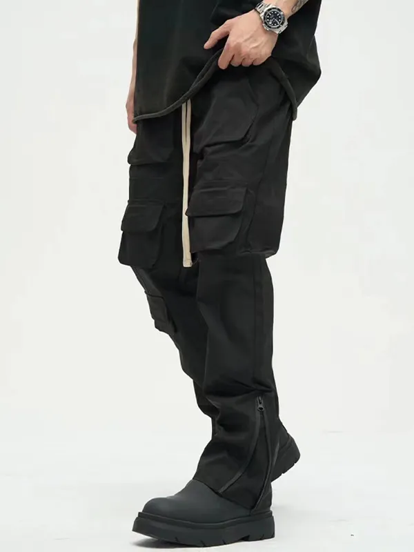 Pantalones cargo negros con cremallera lateral y múltiples bolsillos para hombre