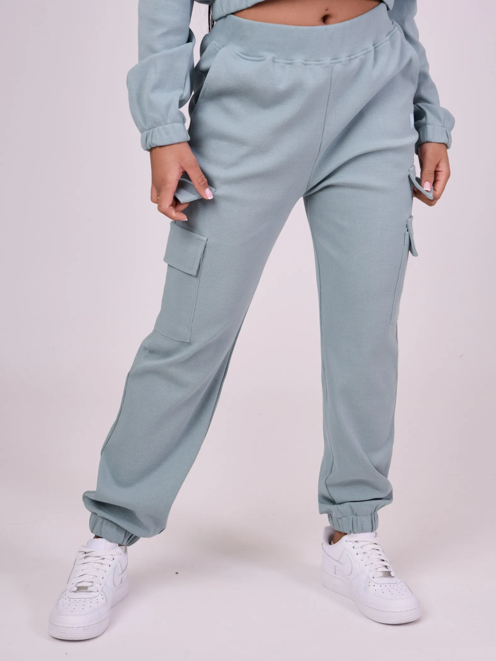 Pantalón de chándal acanalado con múltiples bolsillos