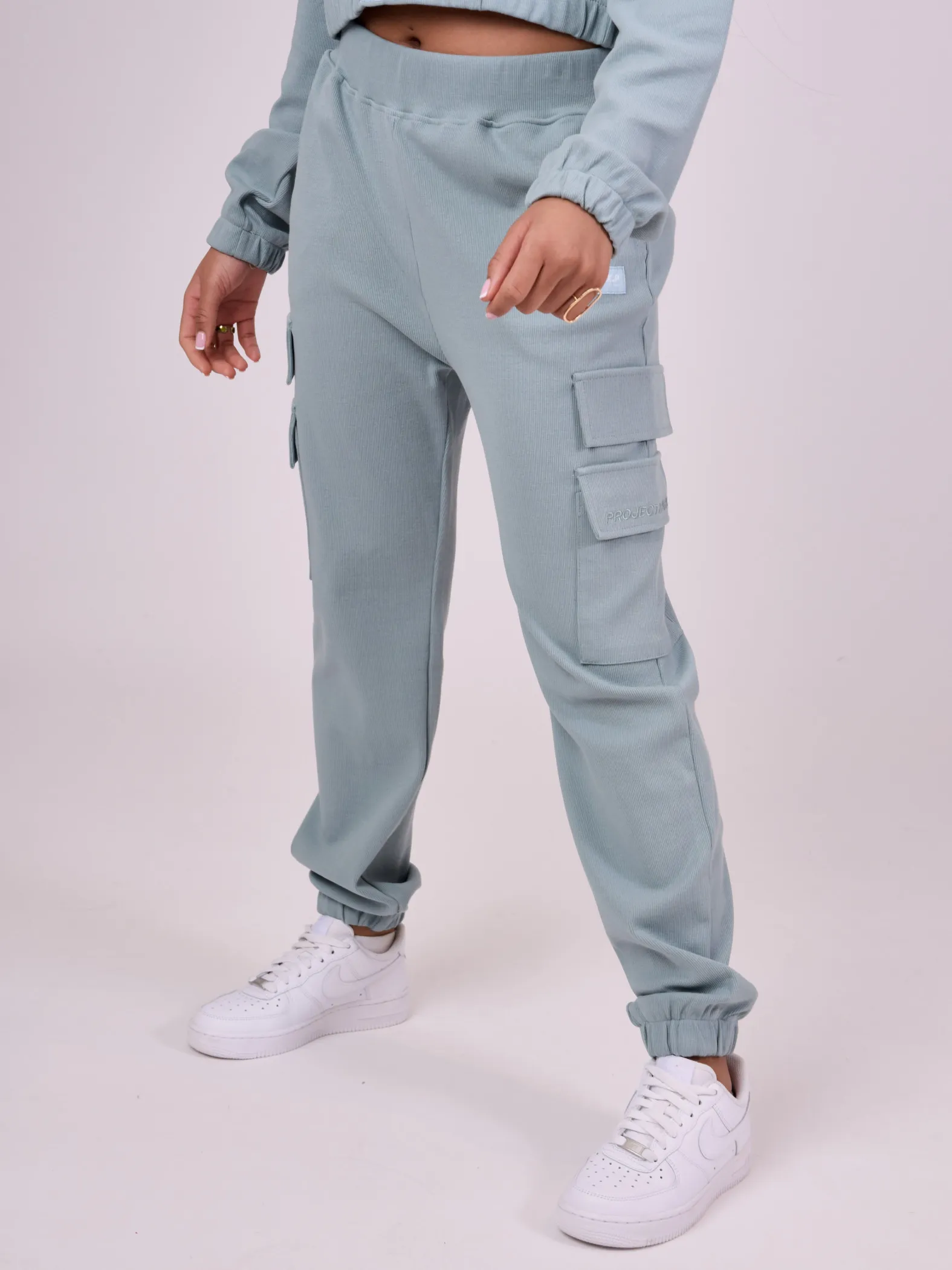 Pantalón de chándal acanalado con múltiples bolsillos