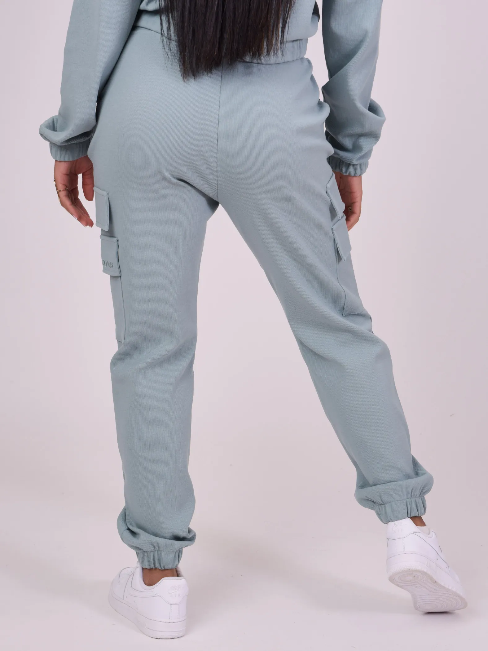 Pantalón de chándal acanalado con múltiples bolsillos