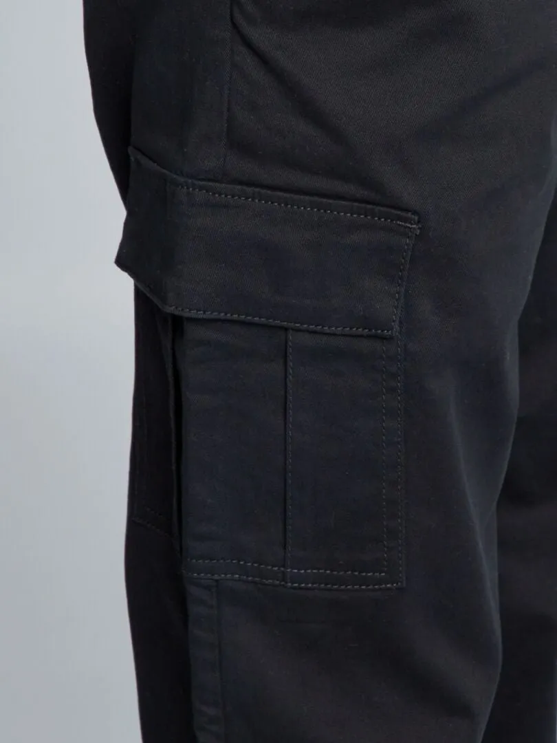 PANTALóN RECTO CON BOLSILLOS EN LOS LATERALES +1,90 M  L36  NEGRO