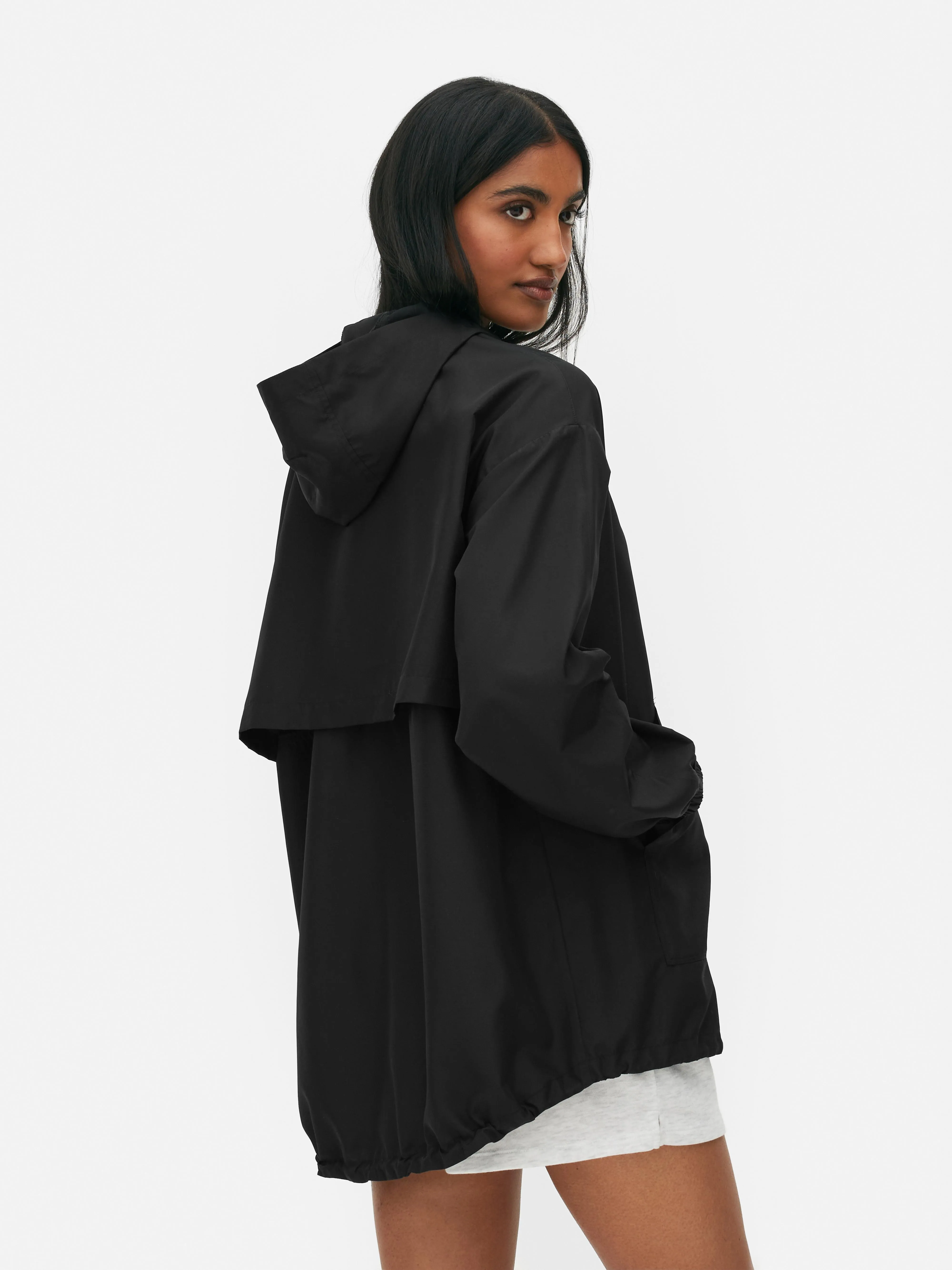 Parka impermeable ligera con capucha