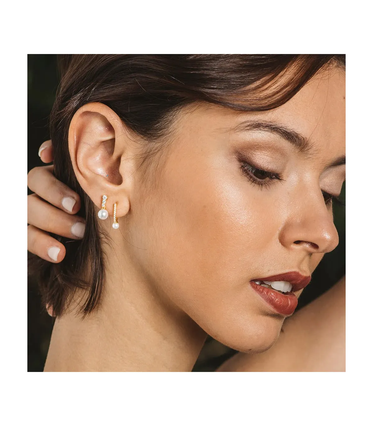 PENDIENTES ITEMPORALITY SIGNALS FORMA J PLATA BAñO ORO CIRCONITAS Y PERLA  SEA201200UU