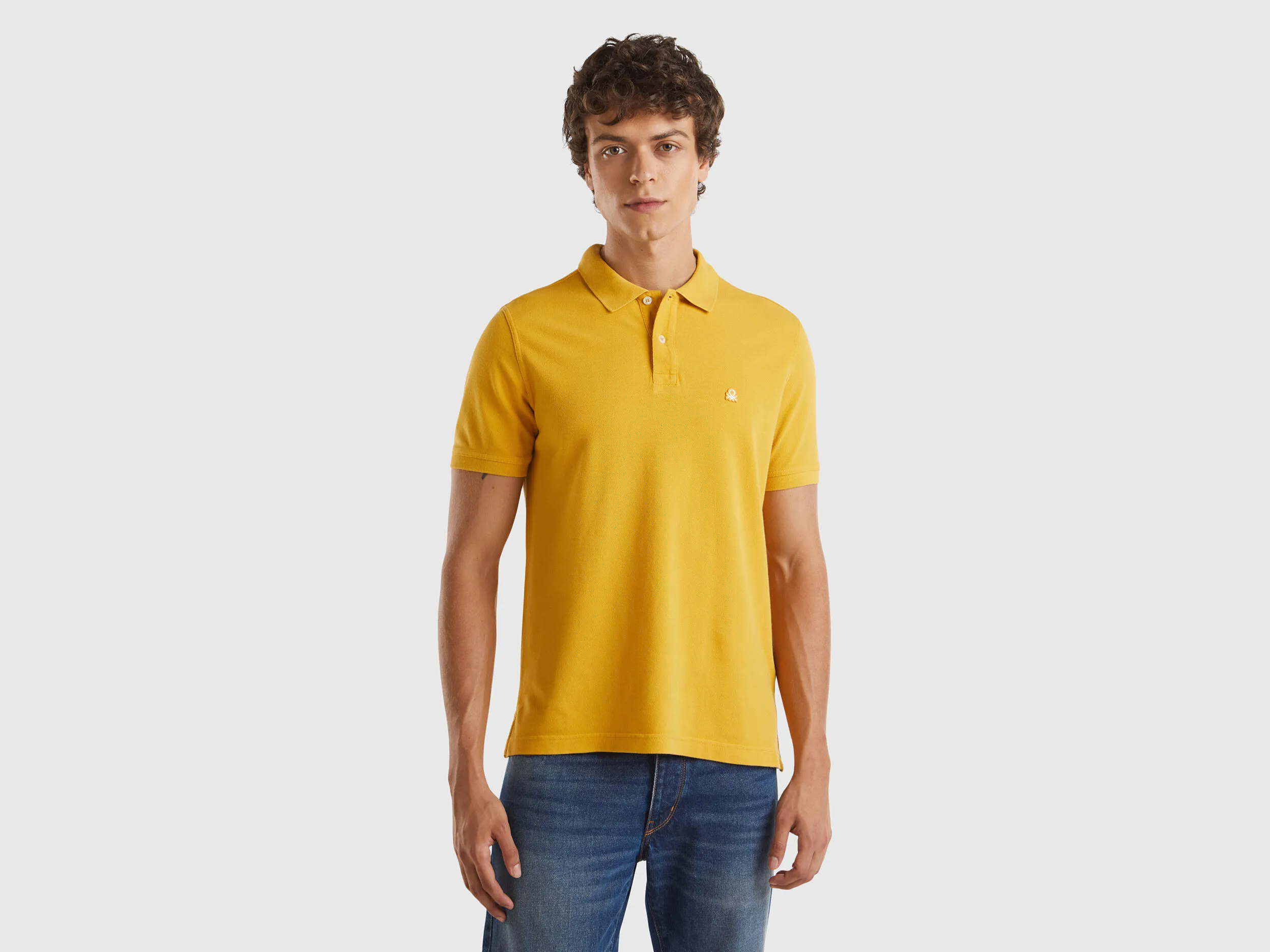 Polo amarillo ocre regular fit