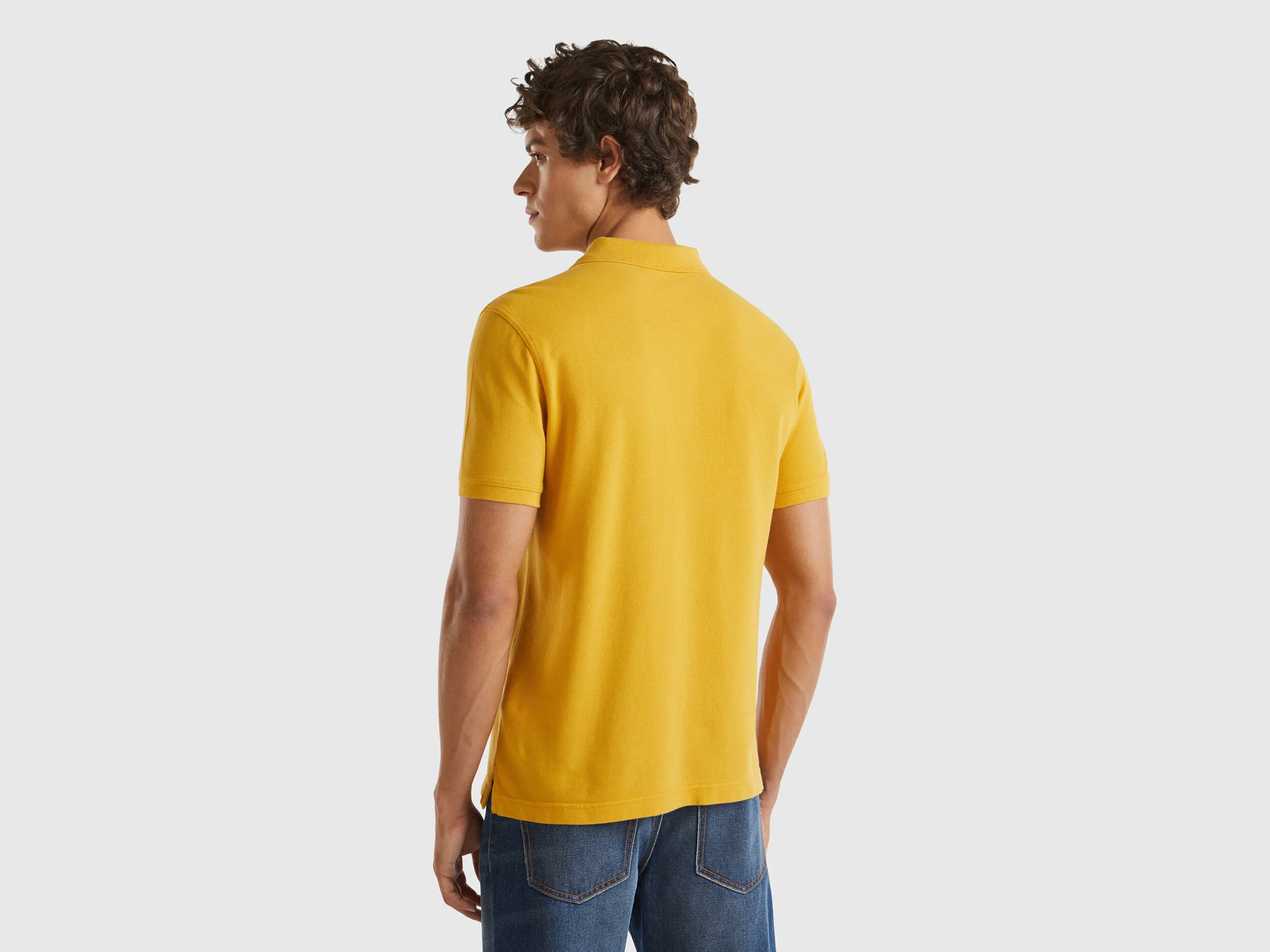 Polo amarillo ocre regular fit