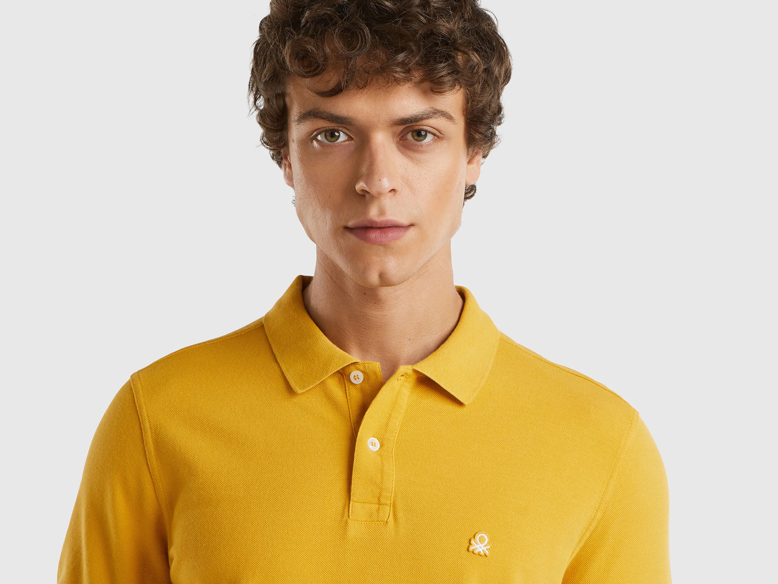 Polo amarillo ocre regular fit