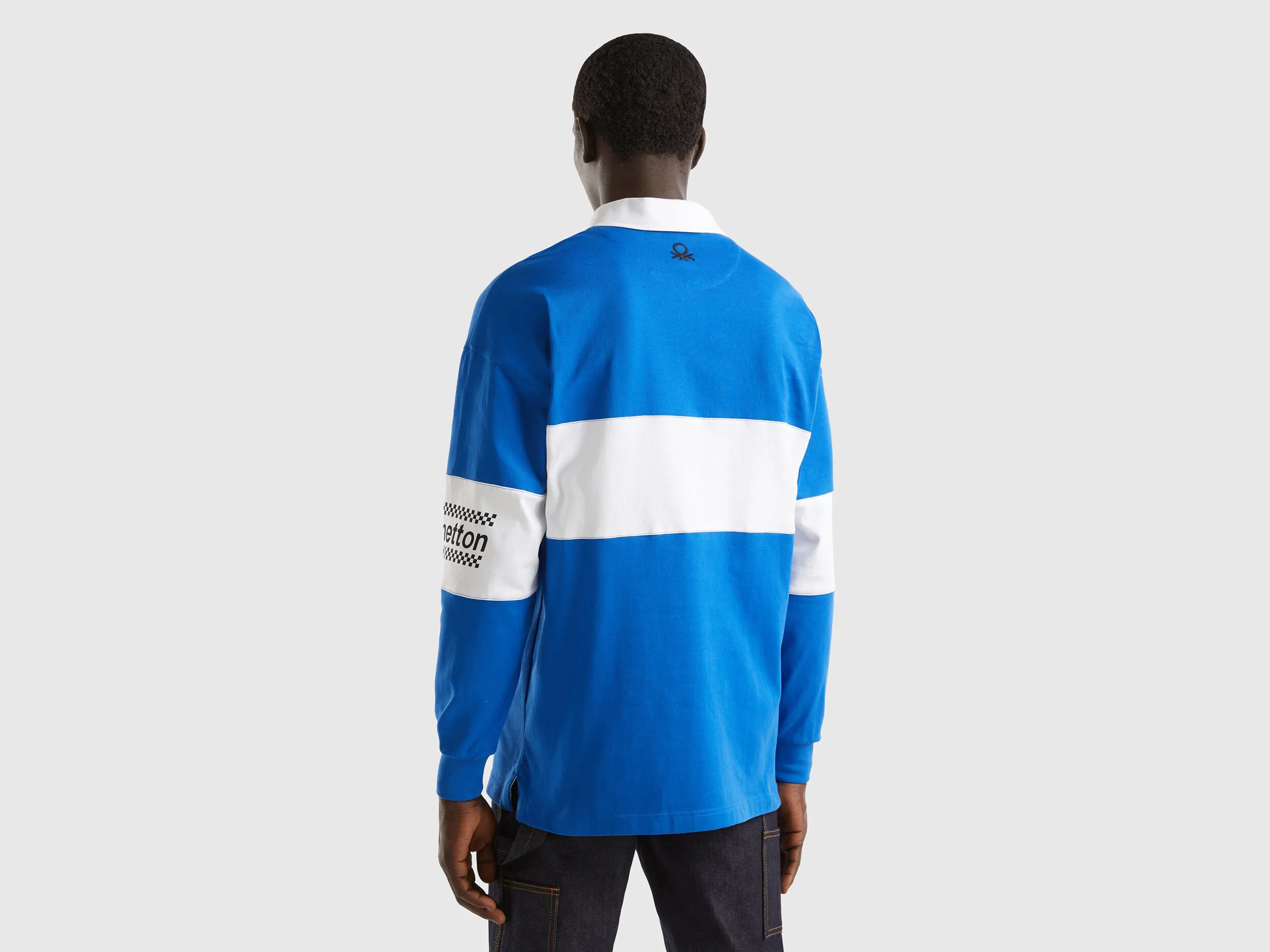 Polo azul oscuro de rugby
