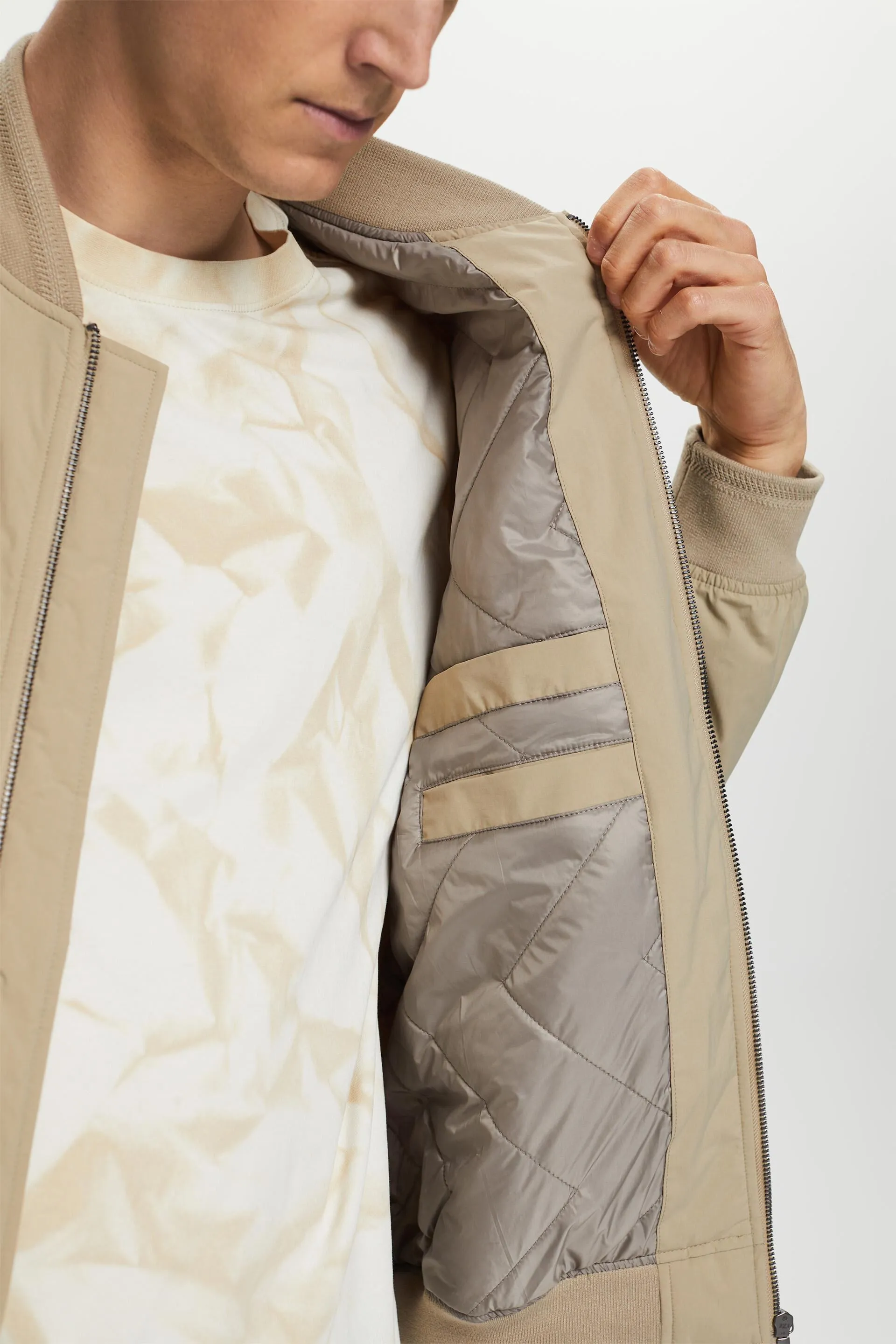 Reciclada: cazadora estilo bomber