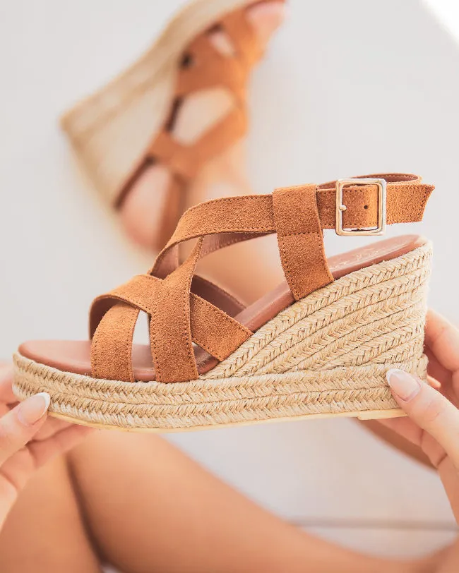 SANDALIA DE CUñA DE MUJER EN CUERO COLOR CAMEL  MJNP105
