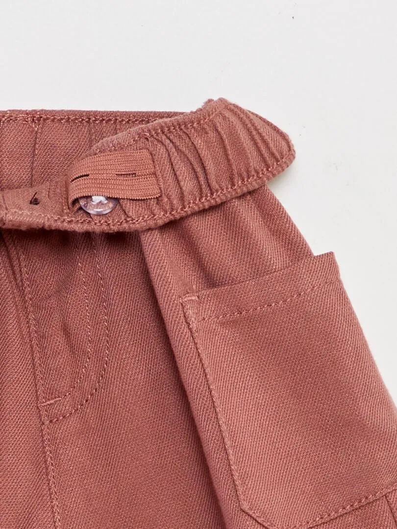 SHORT CON BOLSILLOS DE PARCHE  MARRON