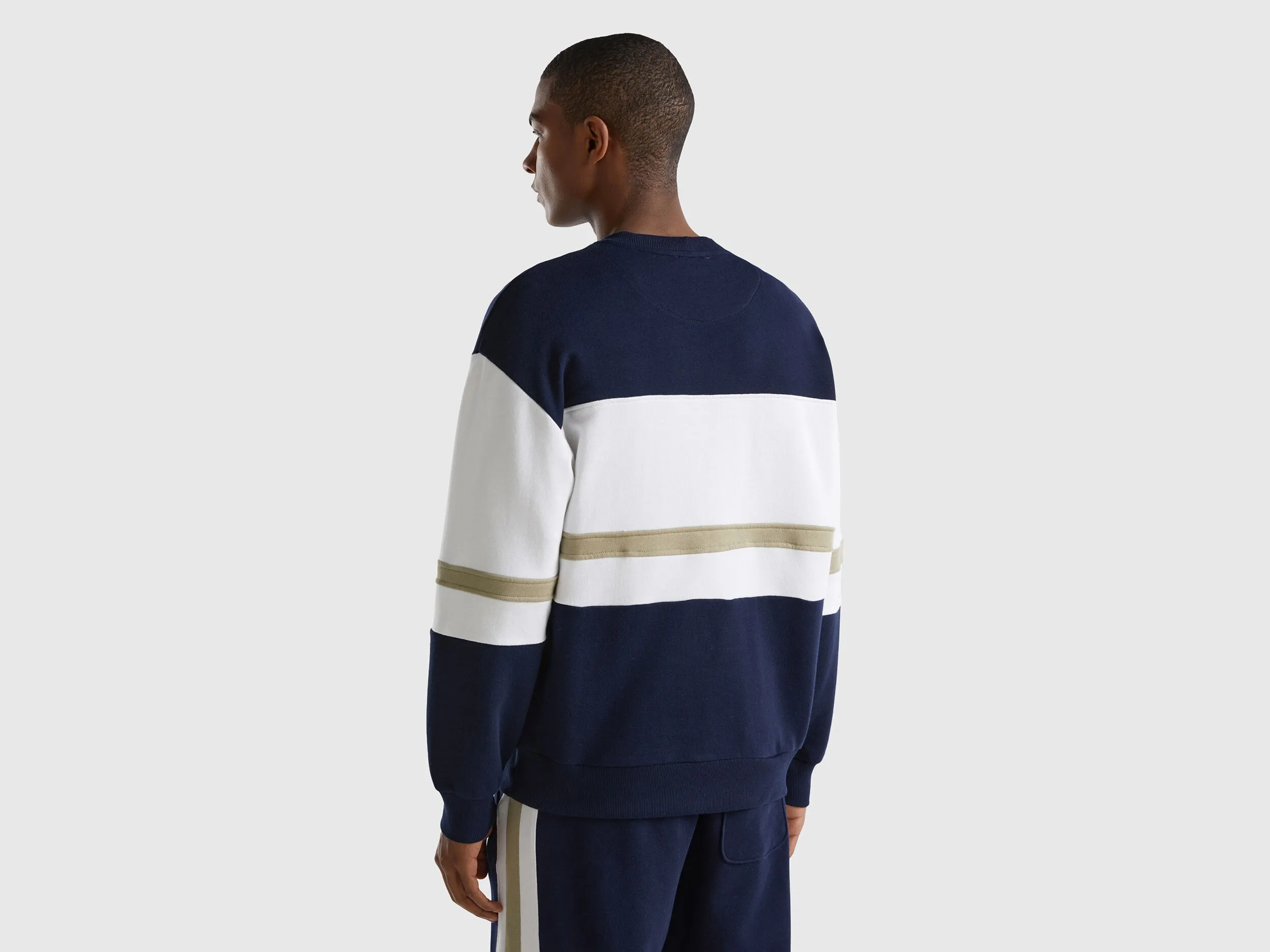 Sudadera azul oscuro con banda de logotipo