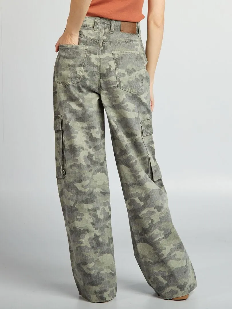 VAQUERO CON MúLTIPLES BOLSILLOS WIDE LEG  KAKI