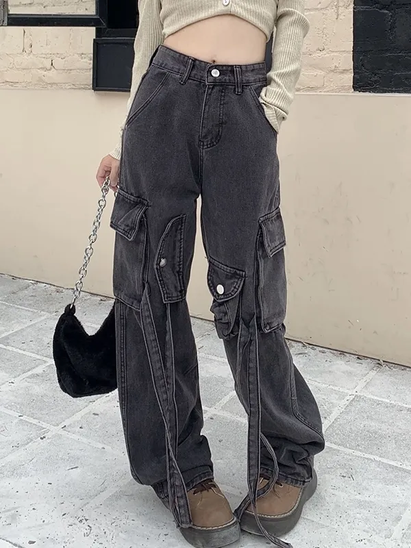 Vaqueros cargo con múltiples bolsillos y talle alto con lavado vintage