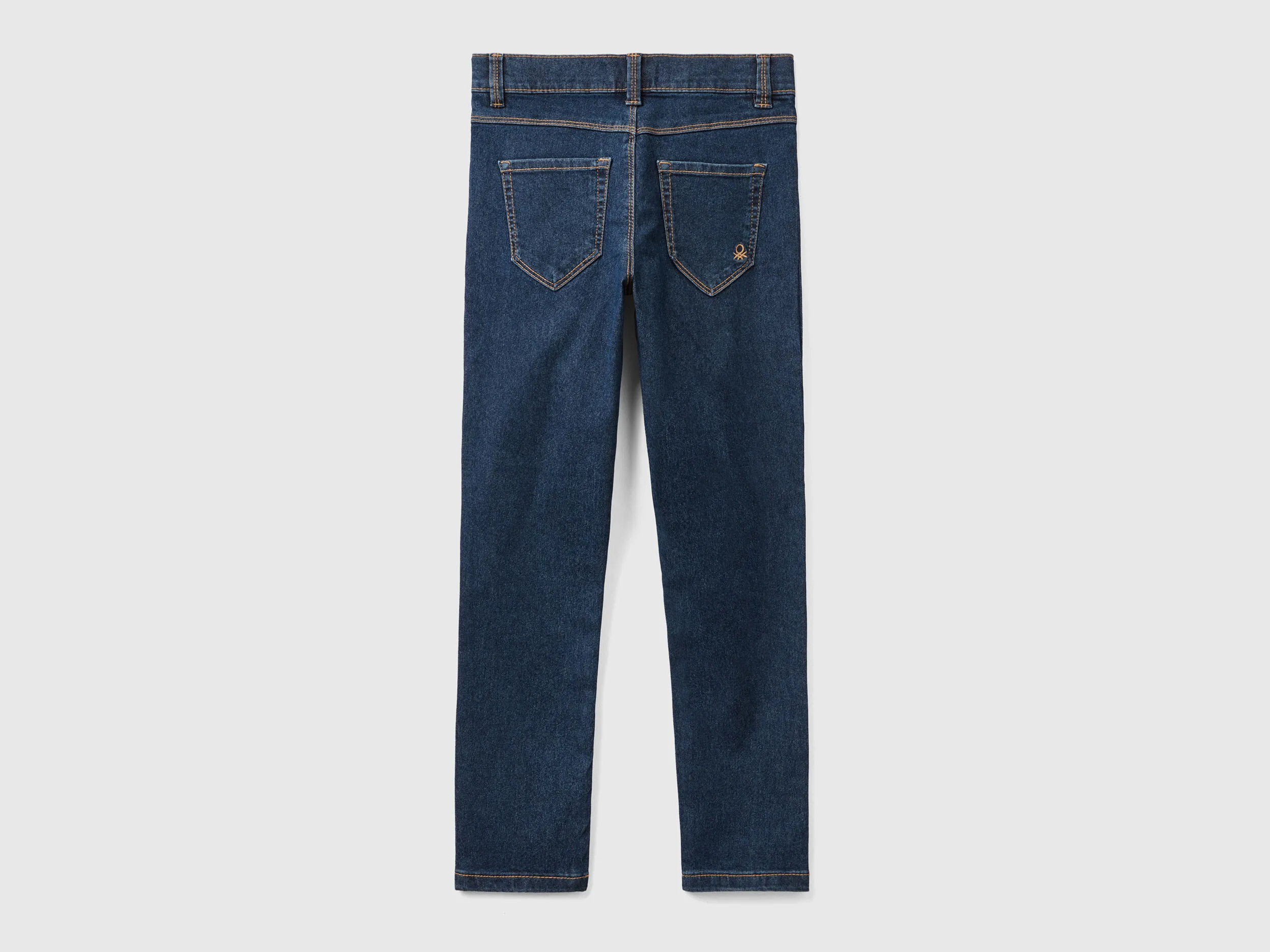 Vaqueros slim fit con cinco bolsillos