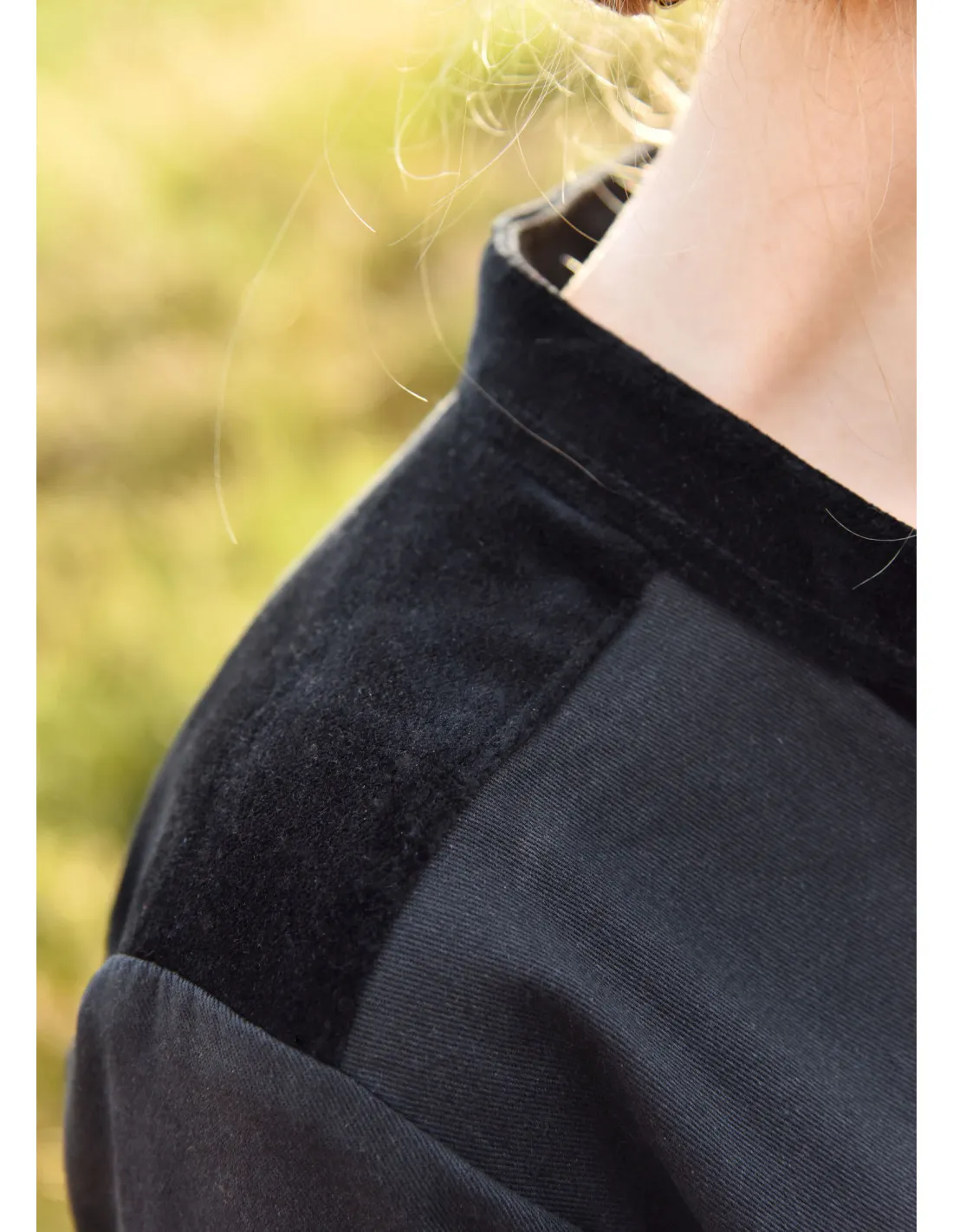 Vestido medieval Cortesana Meira con detalles en terciopelo, negro