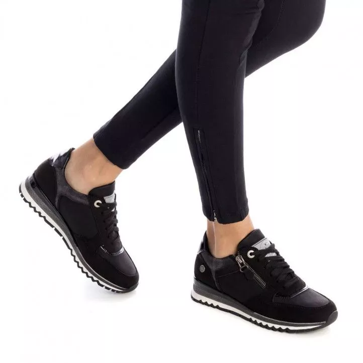 Zapatillas deportivas Refresh negras con detalles plateados, cordones y cremallera