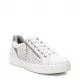 Zapatillas deportivas Xti blancas con orificios y detalles dorados