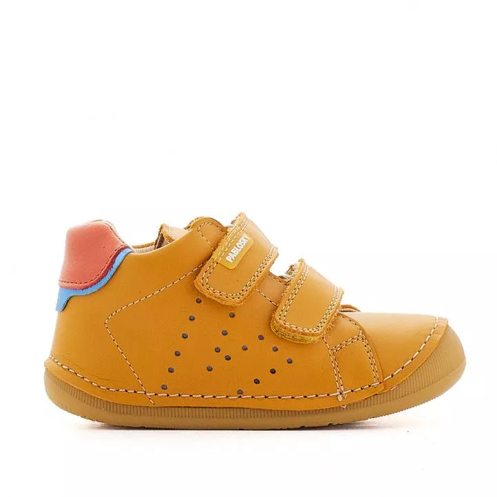 Zapatos abotinados Pablosky cierre doble con velcro y detalles en rojo y azul