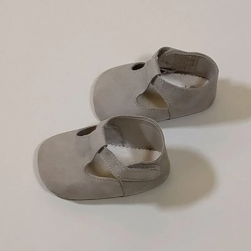 Zapatos bebé piel vuelta gris perla Cuquito
