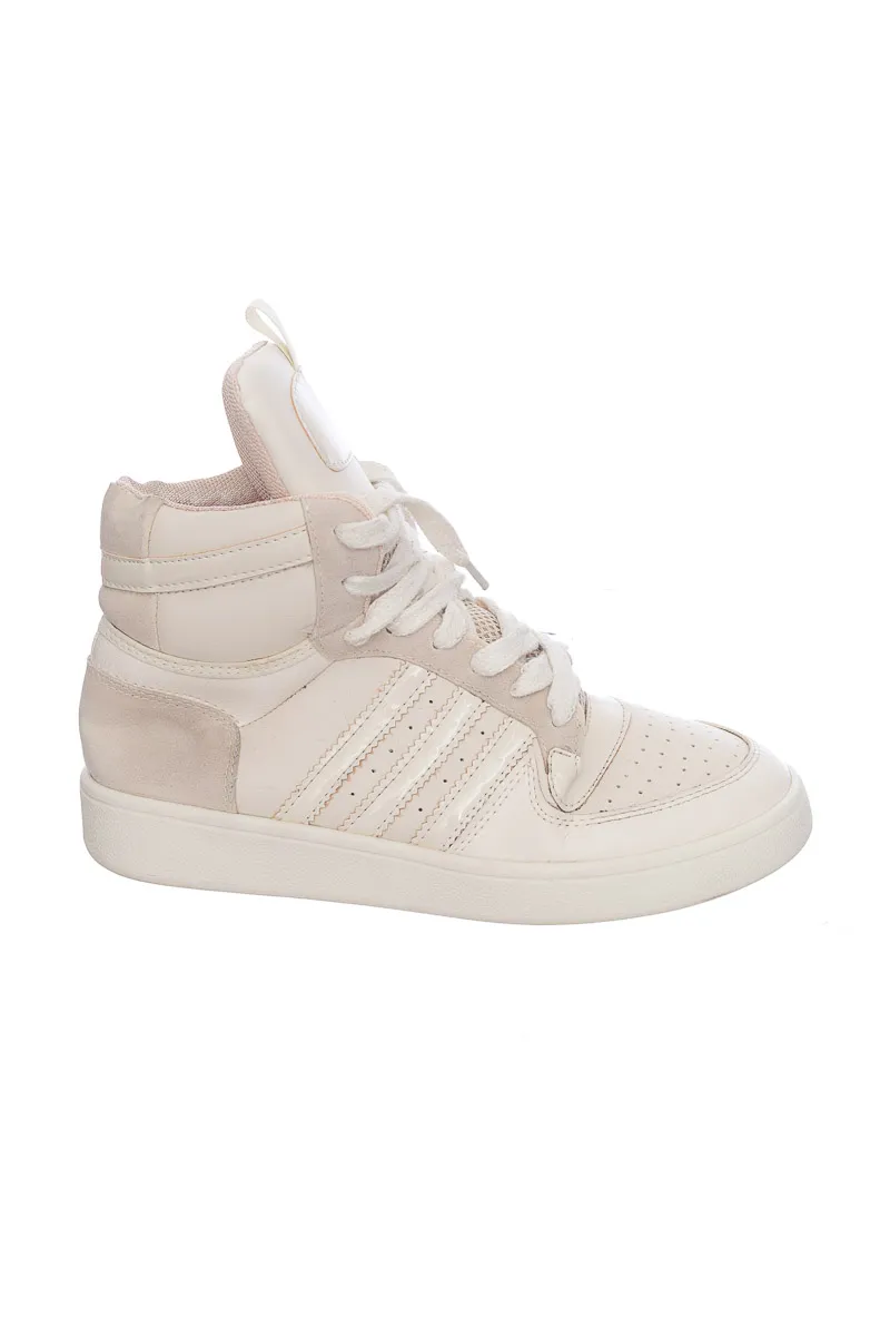 ZAPATOS COLOR BEIGE  CLOSEANDO