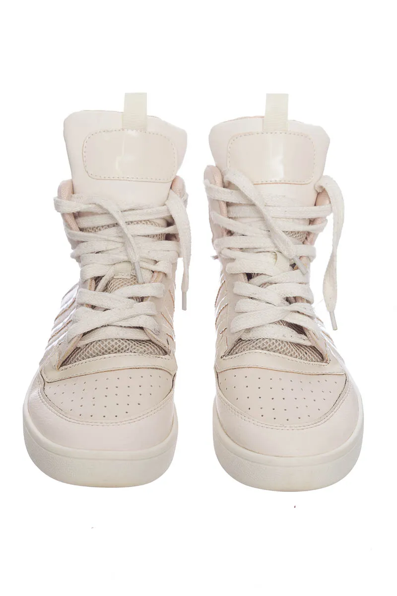 ZAPATOS COLOR BEIGE  CLOSEANDO