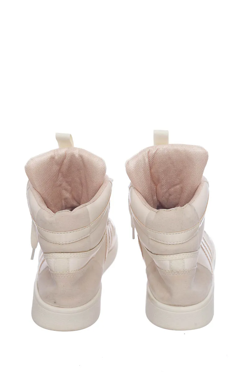 ZAPATOS COLOR BEIGE  CLOSEANDO