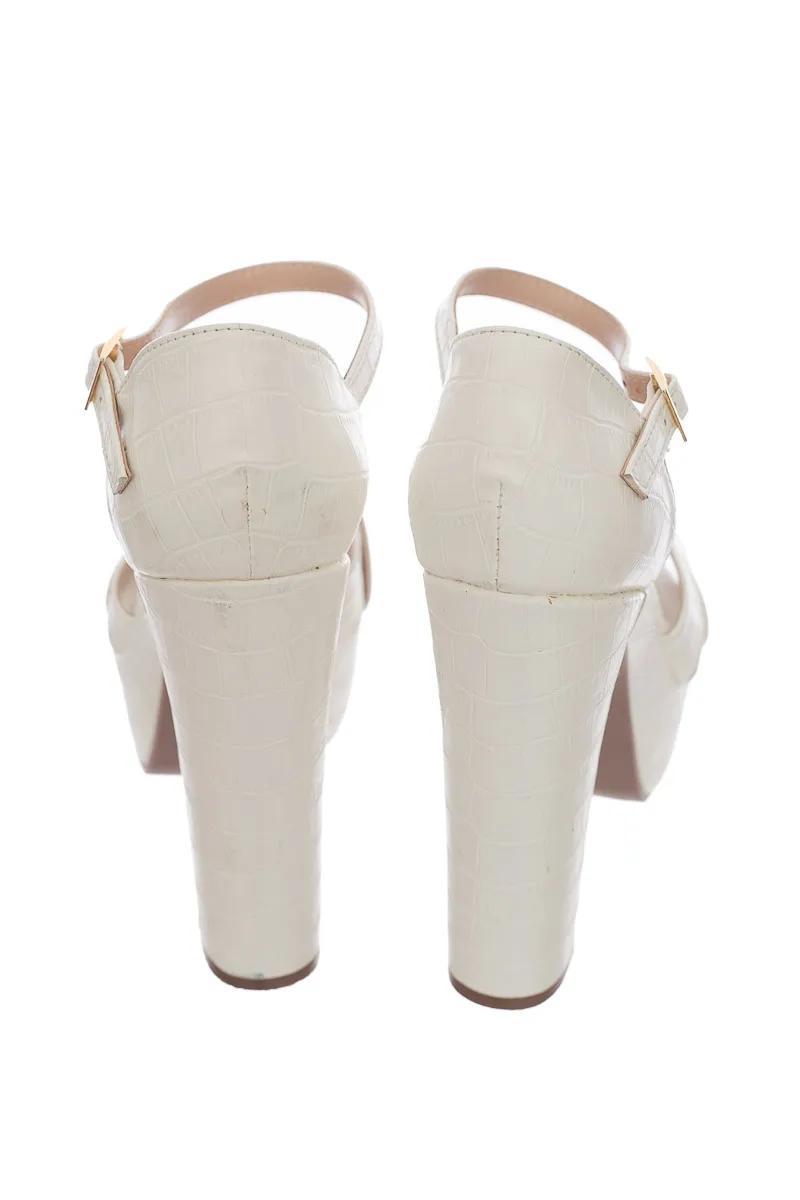 ZAPATOS COLOR BLANCO  FIORINI