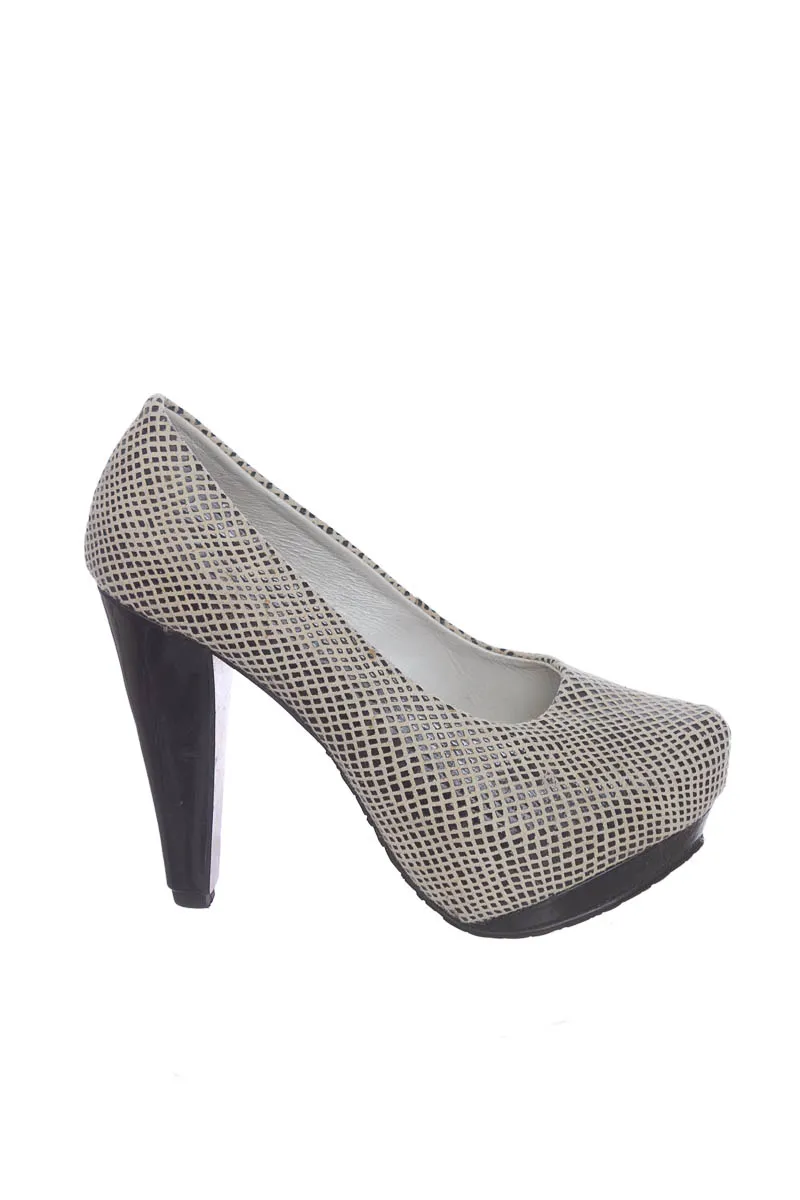 ZAPATOS COLOR GRIS  CLOSEANDO