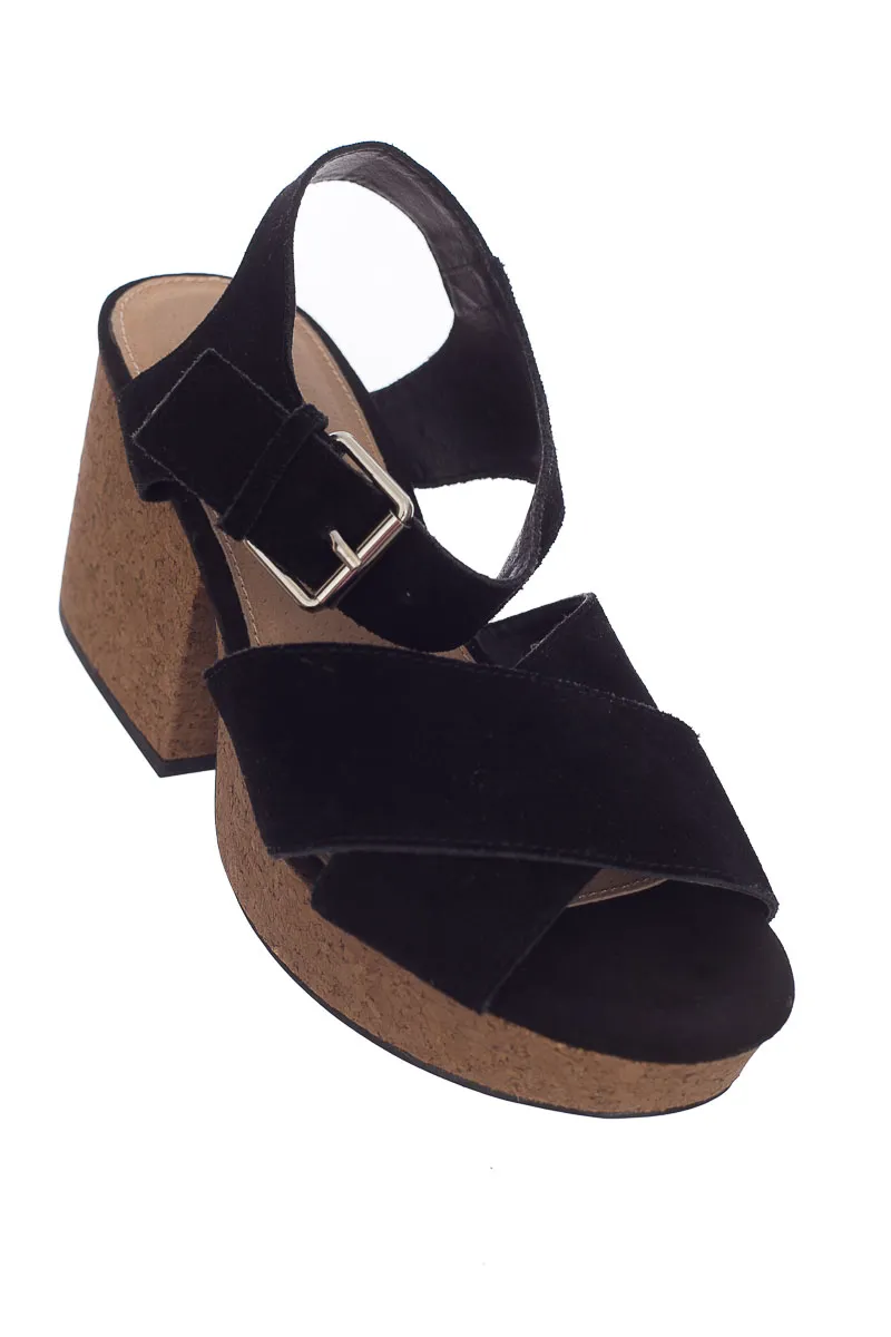 ZAPATOS COLOR NEGRO  BASEMENT