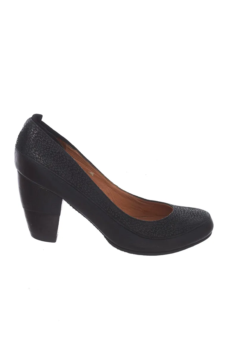 ZAPATOS COLOR NEGRO  TAMARA BRAZDYS
