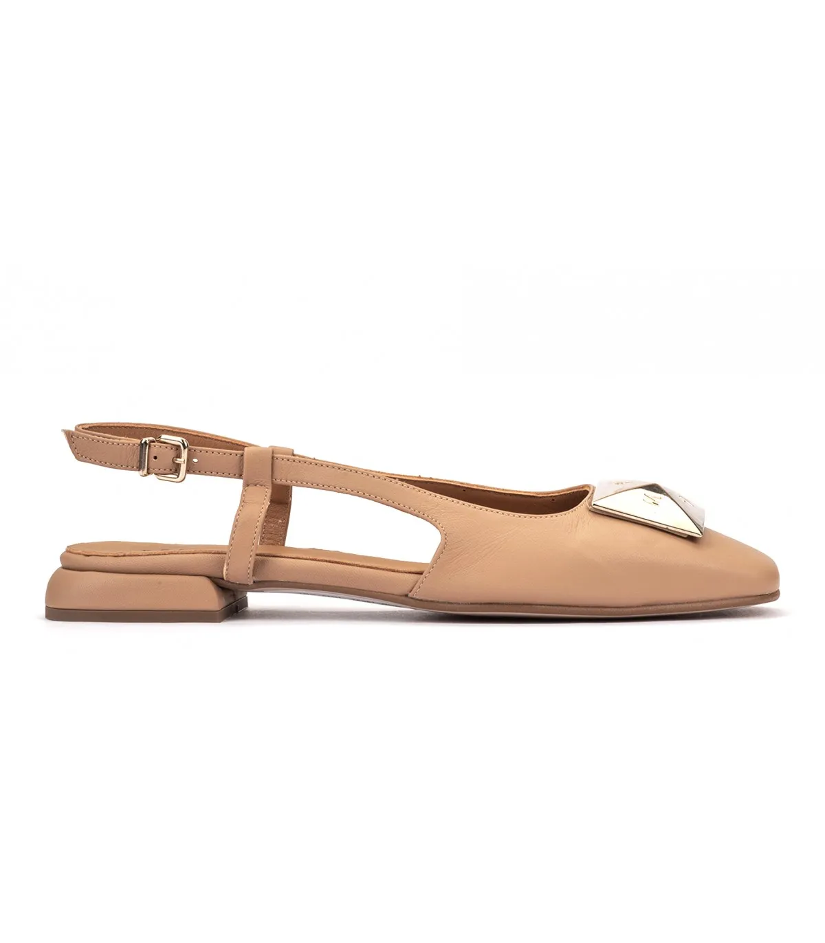 Zapatos con adorno en color camel